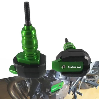 Topes anticaída montados en una Kawasaki Z650