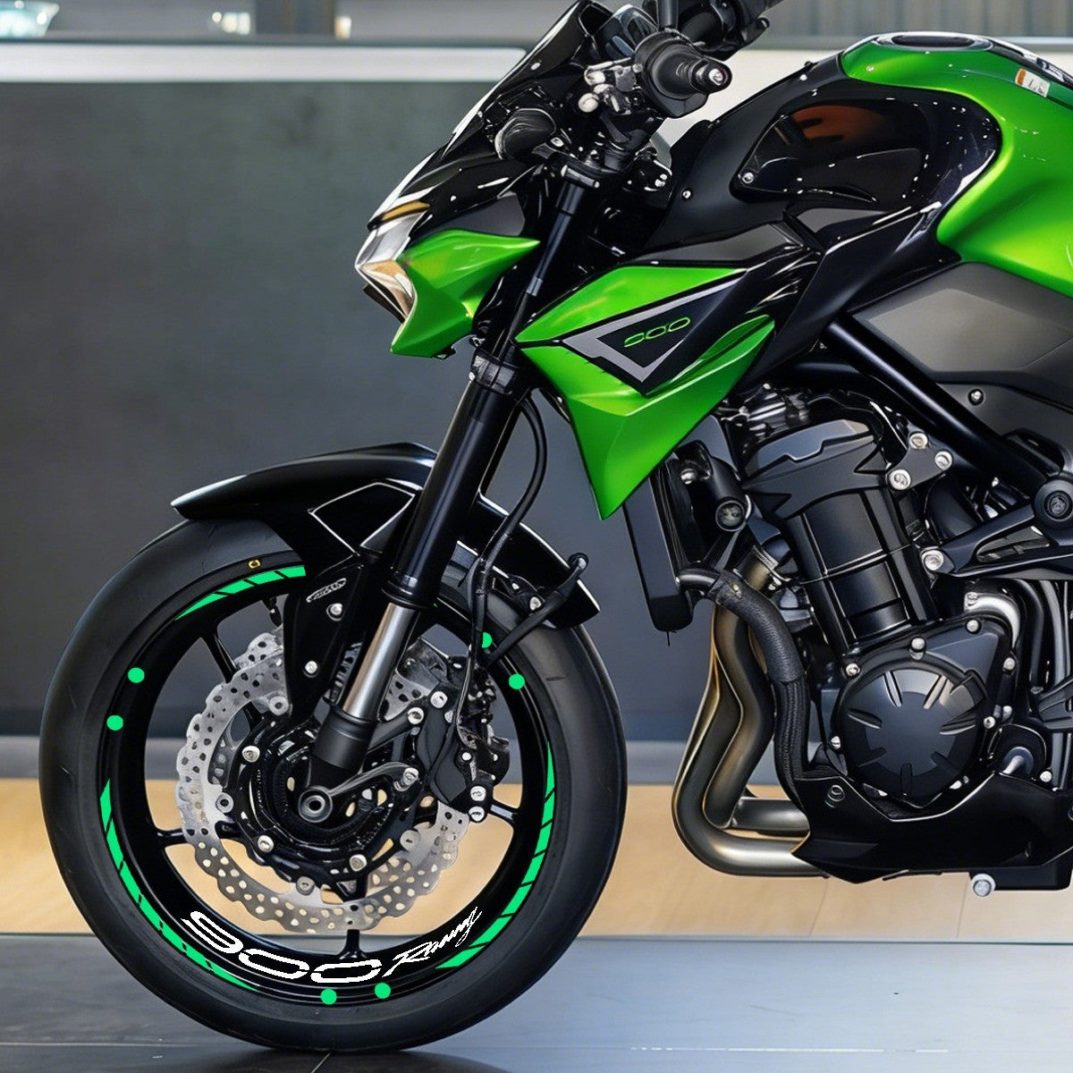 Vinilos de llanta verdes en la rueda delantera de una Kawasaki Z900