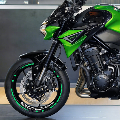 Vinilos de llanta verdes en la rueda delantera de una Kawasaki Z900