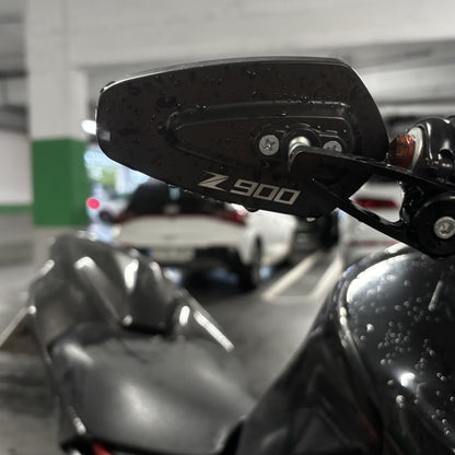 Espejo de manillar CNC en la Kawasaki Z900 de Z900 Build, vista desde el asiento