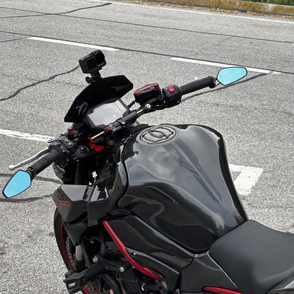 Kawasaki Z900 con los espejos de manillar CNC montados, vista general