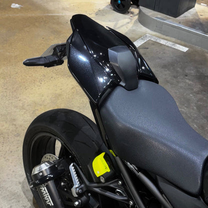 Trasera de una Kawasaki Z900 2026 con portamatrículas corto y colín monoplaza